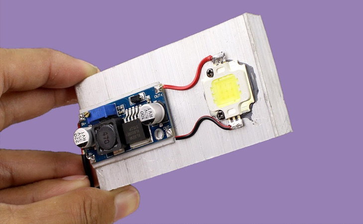Hướng dẫn làm đèn LED chiếu sáng siêu dễ ngay tại nhà > Cách làm đèn led chạy bằng pin