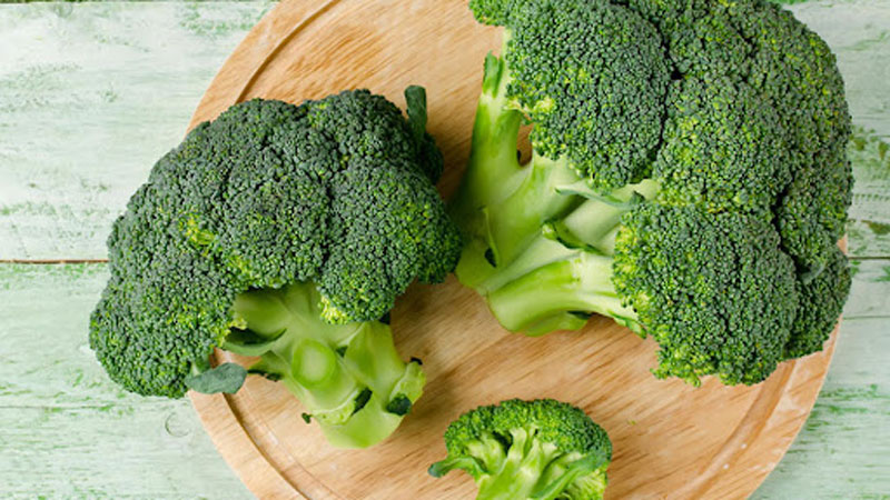 Bông cải xanh (rau súp lơ xanh) là một loại rau thuộc họ cải, rất giàu vitamin và khoáng chất