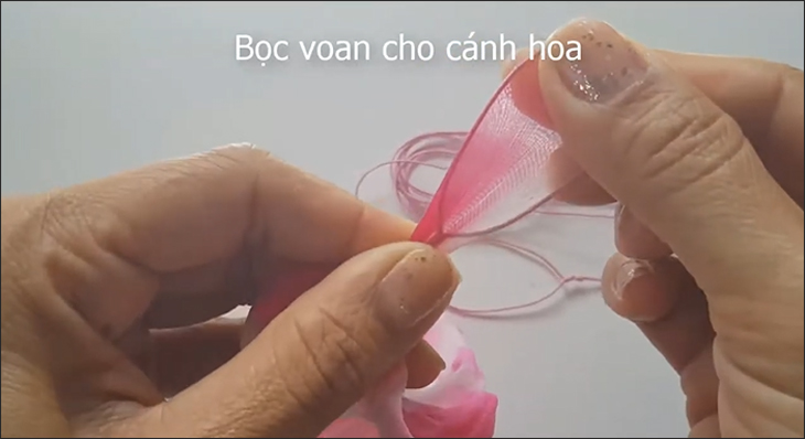 Cách làm hoa hồng bằng vải voan và vải lụa đơn giản làm quà tặng 2010