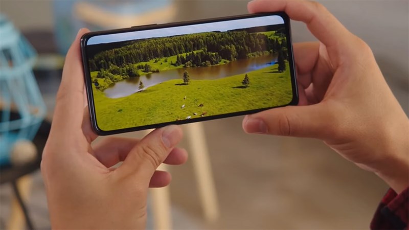 Xiaomi CC11 Pro có màn hình lớn và sắc nét giúp giải trí sướng hơn Xiaomi CC11 Pro có màn hình lớn và sắc nét giúp giải trí sướng hơn