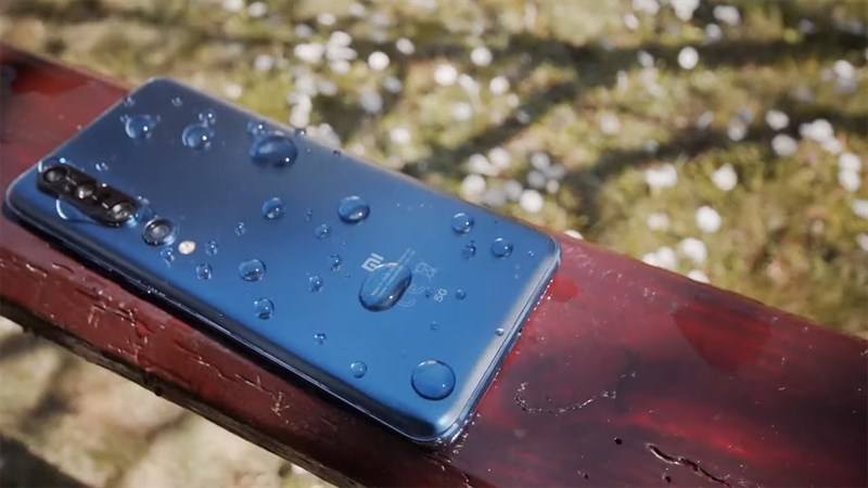 Xiaomi CC11 Pro có mặt lưng nhám giúp hạn chế bám dấu vân tay Xiaomi CC11 Pro có mặt lưng nhám giúp hạn chế bám dấu vân tay