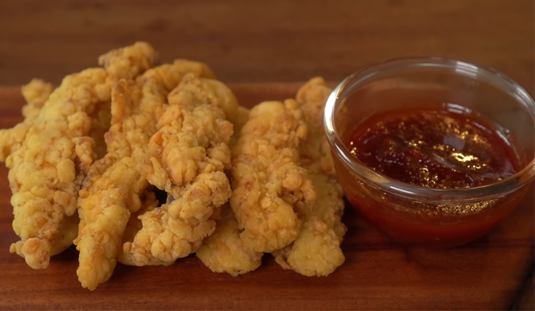 Cách làm thịt gà KFC chấm nước sốt gia vị Hàn Quốc đậm đà hấp dẫn