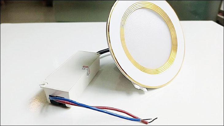 Cách lắp đèn âm trần thạch cao đơn giản, dễ thực hiện tại nhà > Đèn LED âm trần nguồn rời