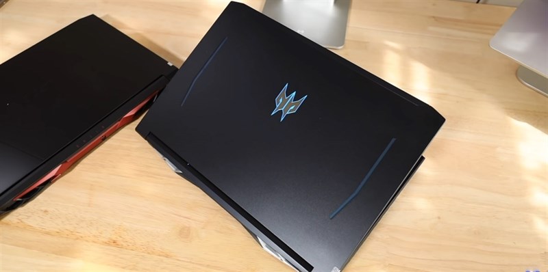 Bạn thấy như thế nào về Acer Predator Helios 300 (2021)? Nguồn: PCMag.