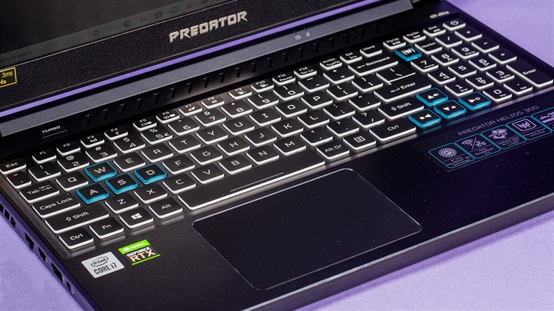 Khu vực bàn phím của Acer Predator Helios 300. Nguồn: PCMag.