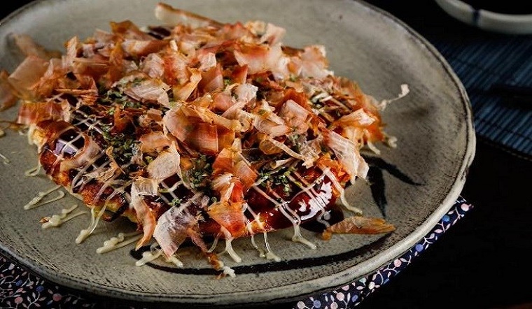 Học ngay cách làm Okonomiyaki - món bánh xèo độc đáo của Nhật Bản