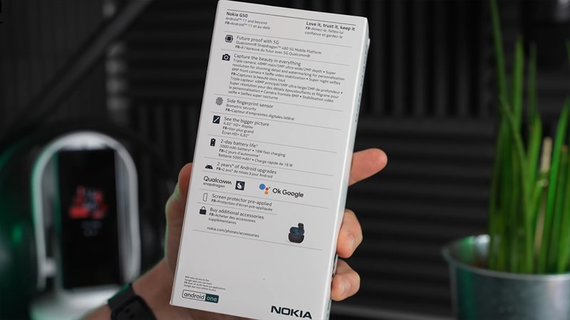 Mặt sau hộp của Nokia G50 in đầy đủ thông số cấu hình và các thể loại chứng chỉ