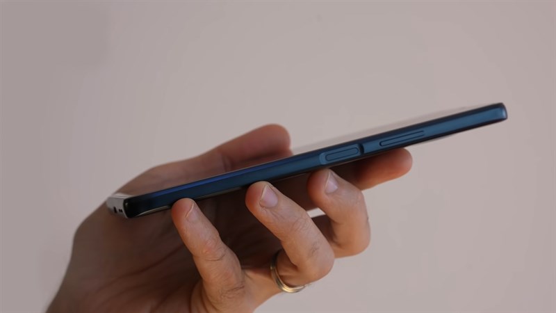 Cạnh phải của Nokia G50