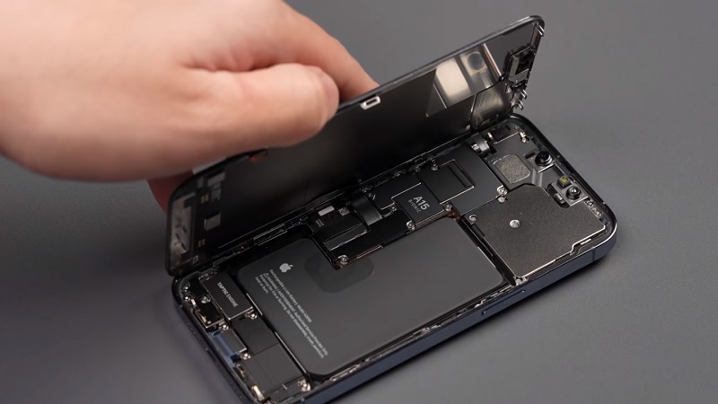 Mổ xẻ iPhone 13 Pro tiết lộ dung lượng pin khá lớn 3.095mAh và modem 5G Qualcomm Snapdragon X60 Mổ xẻ iPhone 13 Pro tiết lộ dung lượng pin khá lớn 3.095mAh và modem 5G Qualcomm Snapdragon X60