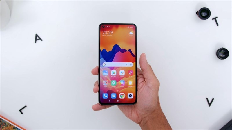 Xiaomi 11 Lite 5G NE mang đến cho bạn khả năng cầm nắm cũng như sử dụng thoải mái và dễ chịu.