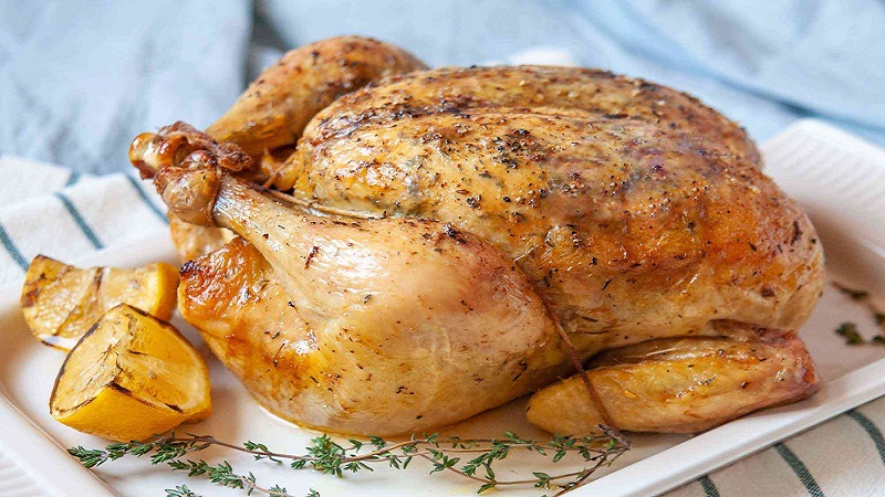 Trong 100 gram thịt gà nấu chín có chứa 60 mcg vitamin K.