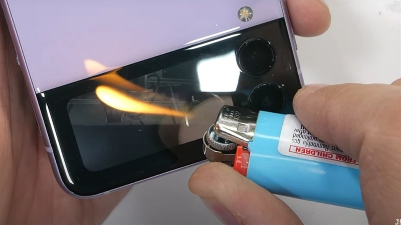 Galaxy Z Flip3 sống sót qua bài kiểm tra độ bền