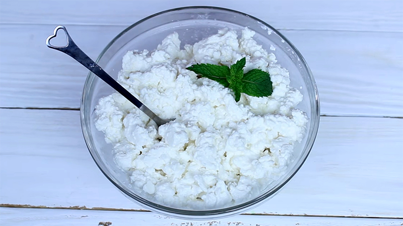 Cottage cheese trắng mịn, beo béo cực kỳ hấp dẫn