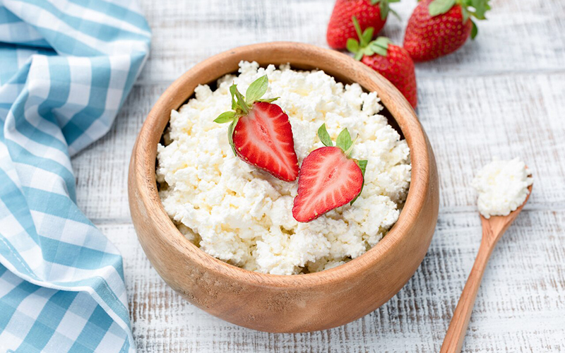 Bạn có thể ăn kèm cottage cheese với các loại trái cây