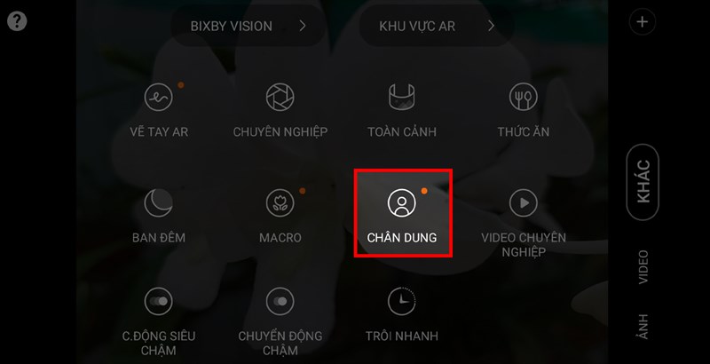 Với tính năng chụp chân dung trên Galaxy A52s 5G, bạn có thể tạo ra những bức ảnh xóa phông đẹp mắt và nổi bật nhất. Hãy sử dụng tính năng này để tạo ra những bức ảnh chân dung độc đáo và sáng tạo nhất.