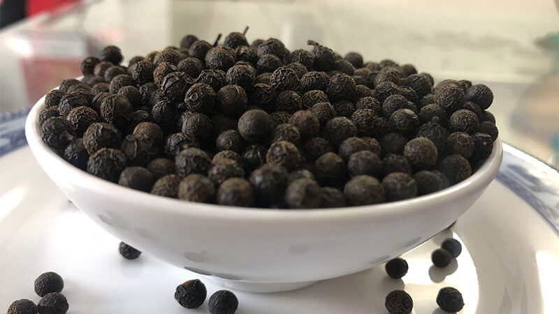 Giá tiêu hôm nay đi ngang so với hôm qua giao dịch ở mức từ 77.500 - 81.500 đồng/kg Giá tiêu hôm nay đi ngang so với hôm qua giao dịch ở mức từ 77.500 - 81.500 đồng/kg