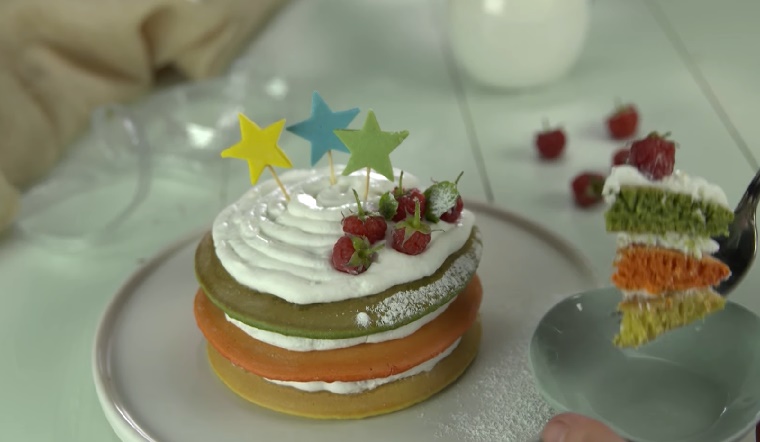 Hướng dẫn làm bánh Pancake sinh nhật sắc màu và vô cùng đáng yêu