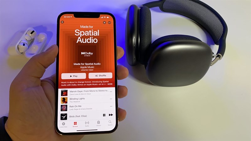 Dolby Audio Premium mang lại cho bạn trải nghiệm nghe nhạc với âm thanh vòm ấn tượng.