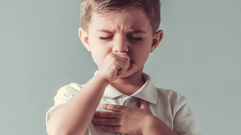 Không thoa dầu bạc hà lên mặt của trẻ nhỏ để tránh gây co thắt làm ức chế hô hấp. 