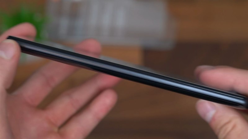 Cạnh trái của Xiaomi 11T Pro 5G. Cạnh trái của Xiaomi 11T Pro 5G.