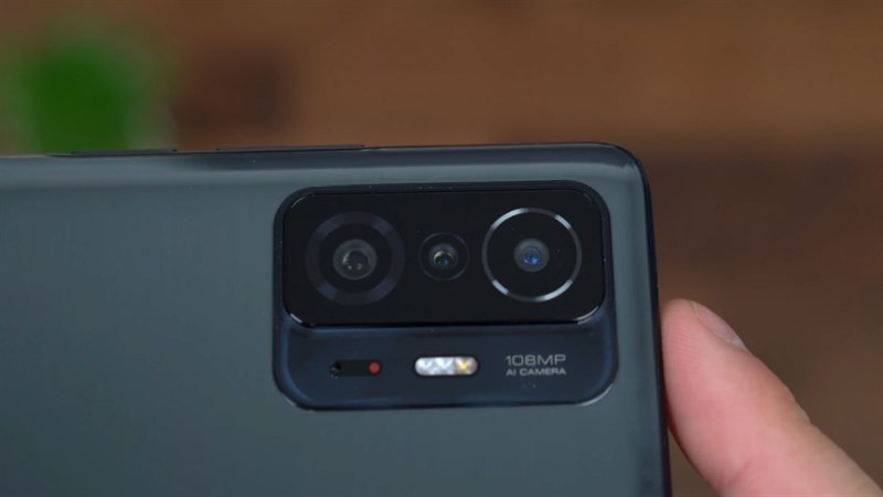 Cụm camera sau của Xiaomi 11T Pro 5G. Cụm camera sau của Xiaomi 11T Pro 5G.