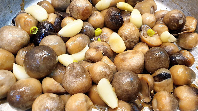 Món nấm rơm xào tỏi Món nấm rơm xào tỏi