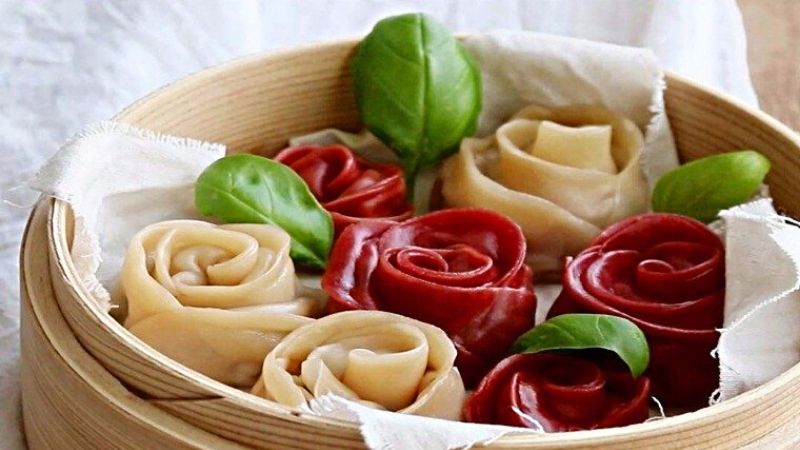 Rose-shaped dumplings