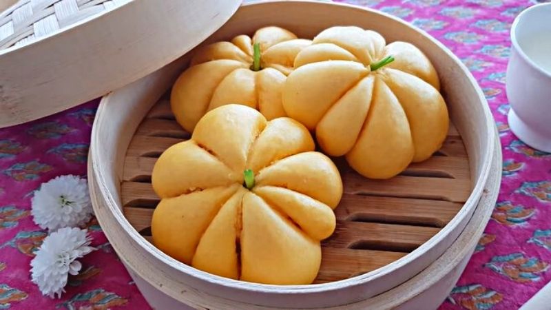 Pumpkin-shaped dumplings