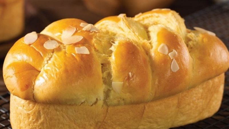 Daisy-shaped Bread
