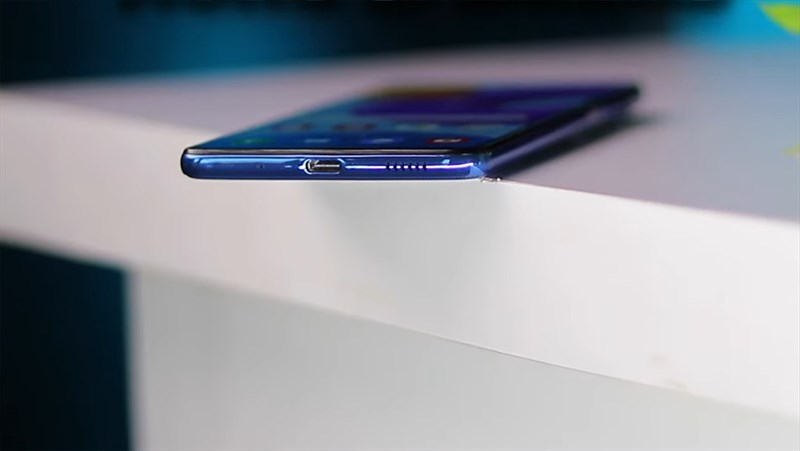 Cạnh dưới của Samsung Galaxy M52 5G