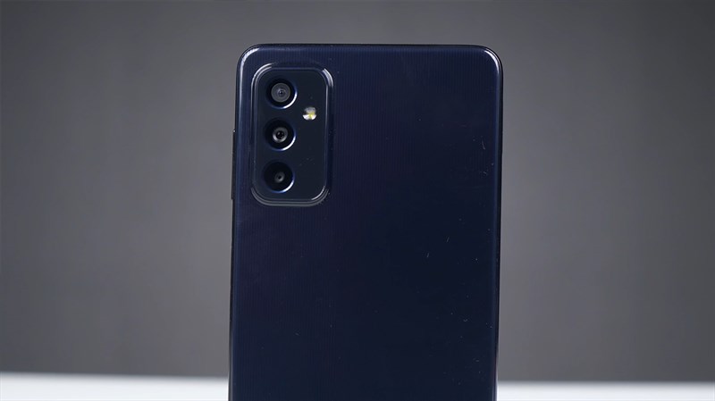 Cụm 3 camera trên Samsung Galaxy M52 5G