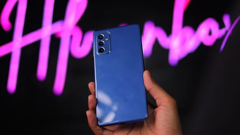 Mặt lưng của Samsung Galaxy M52 5G 