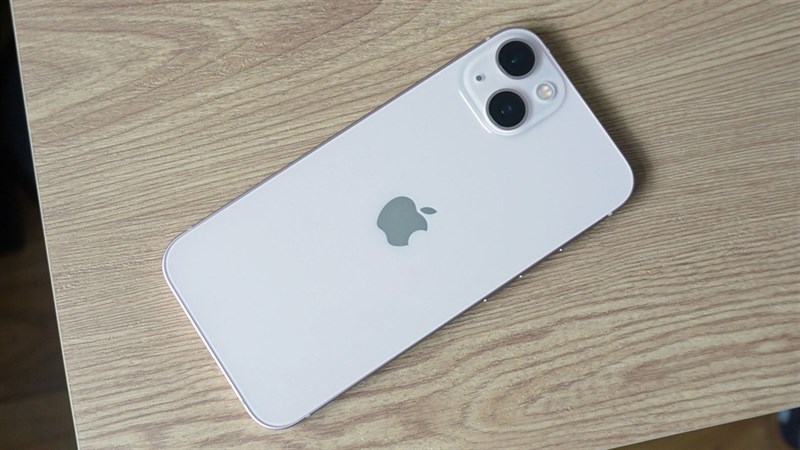 Đánh giá iPhone 13 - Bạn đang cân nhắc mua một chiếc điện thoại mới và muốn tìm hiểu thêm về iPhone 13? Đừng ngần ngại nữa! Hãy xem ngay đánh giá iPhone 13 để biết thêm về những tính năng vượt trội của sản phẩm này như màn hình OLED, camera cải tiến, pin lớn, và hỗ trợ kết nối 5G.
