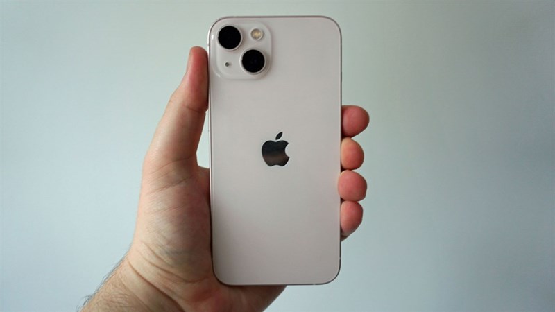 Mở hộp iPhone 13 Pro màu Sierra Blue đầu tiên tại Việt Nam