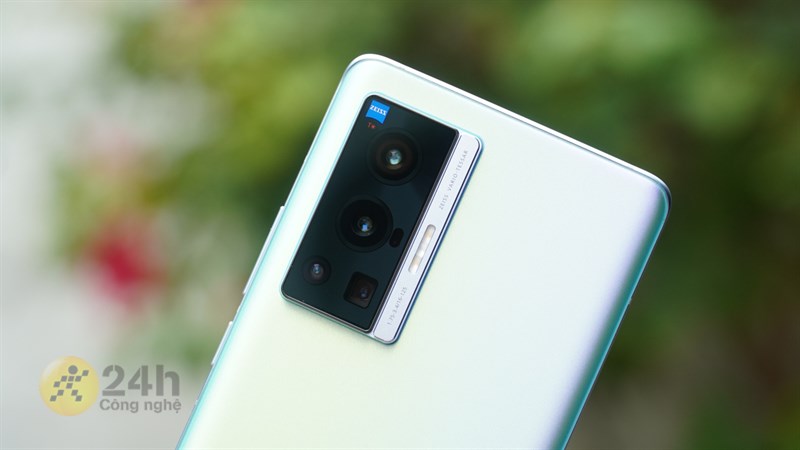 Camera của Vivo X70 Pro được phủ lớp ZEISS T*. Camera của Vivo X70 Pro được phủ lớp ZEISS T*.