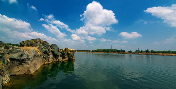 Hồ Đá ở làng Đại Học