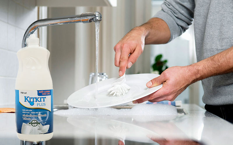 Cách sử dụng nước rửa chén KitKit Plus