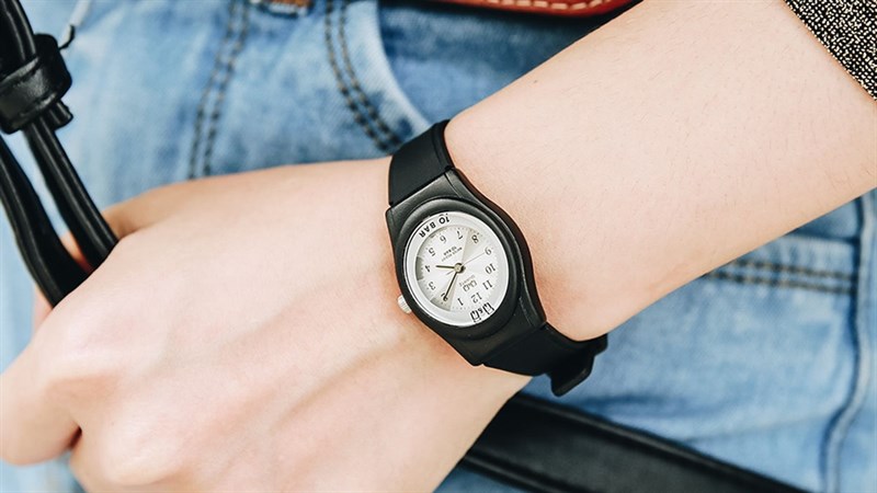 10 đồng hồ thời trang nữ giá rẻ đang ưu đãi khủng