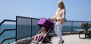 Có nên mua xe đẩy cho bé hay không? Mua từ khi nào là phù hợp nhất?