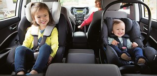 Hướng dẫn vệ sinh ghế ô tô cho bé đúng cách, bố mẹ không nên bỏ qua