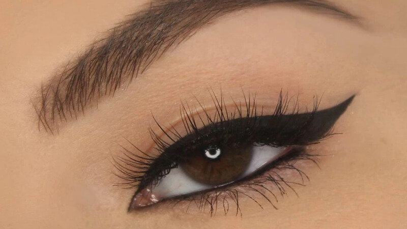 Cách kẻ eyeliner cho mắt 1 mí, giúp mắt to tròn tự nhiên