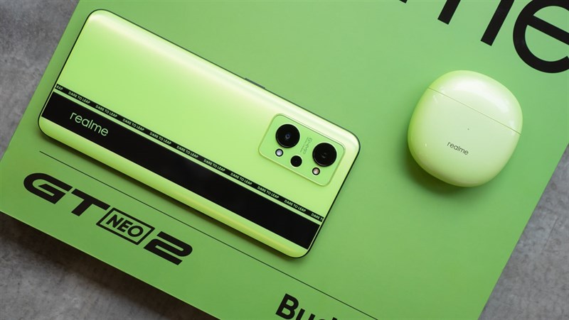 Hệ thống 3 camera sau trên Realme GT Neo2 chắc chắn sẽ cho ra những bức hình cực kì chất lượng. Nguồn: Zaeke.