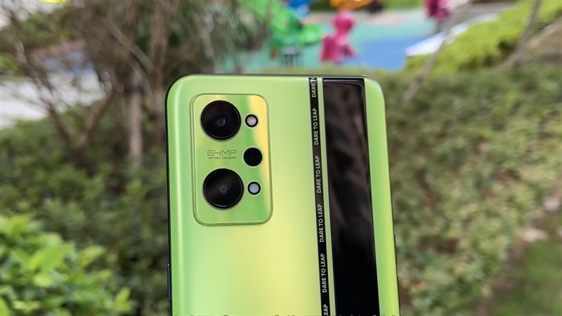 Cận cảnh cụm camera sau của Realme GT Neo2. Nguồn: Techie Street.
