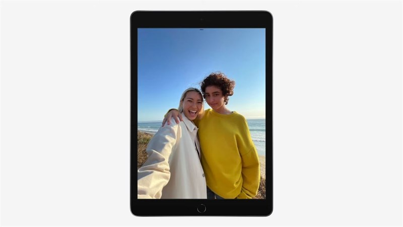 Camera độ phân giải 12MP và tính năng Center Stage là những cải tiến đáng chú ý ở phiên bản iPad Gen 9 2021. Nguồn: Apple.