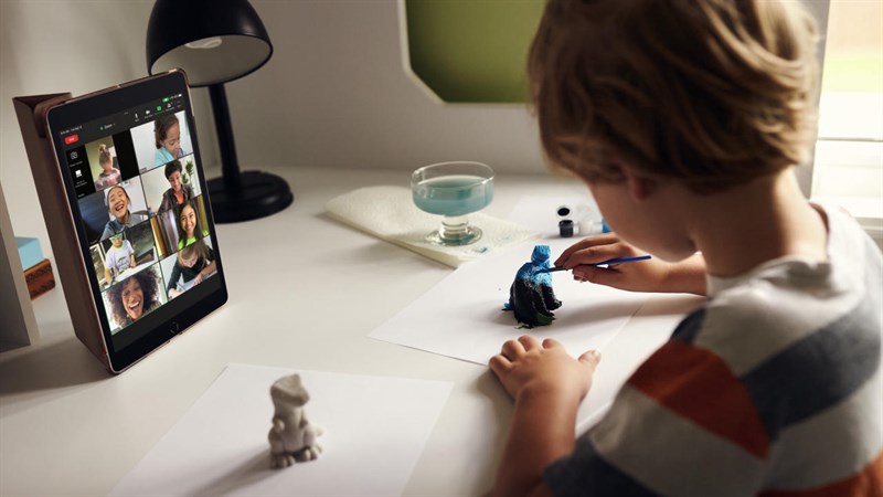 Dung lượng pin cực ấn tượng được cải tiến ở iPad Gen 9. Nguồn: Apple.