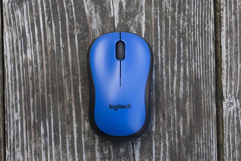 Logitech M220 là một con chuột silent không dây có thiết kế phù hợp cho cả hai tay. Logitech M220 là một con chuột silent không dây có thiết kế phù hợp cho cả hai tay.