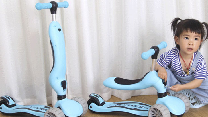Chi tiết cách sử dụng xe trượt Scooter an toàn cho bé > Bước 1: Hướng dẫn bé làm quen với xe