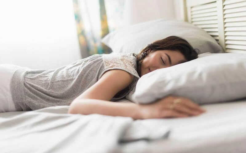 Nằm sấp khi ngủ dễ làm bạn khó thở