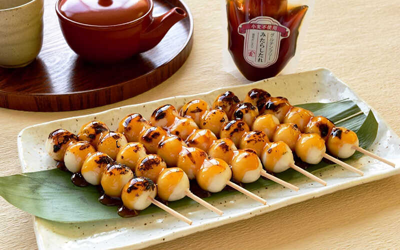 How to make soft and delicious Japanese grilled rice cakes (Mitarashi Dango) at home