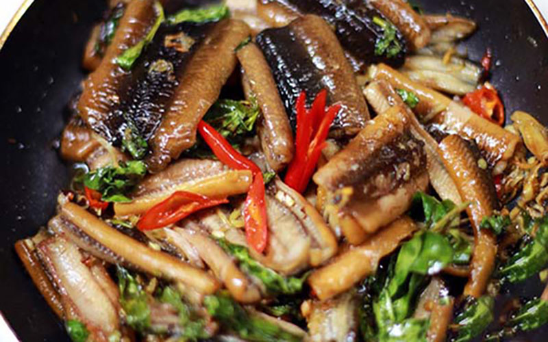 How to make delicious and nutritious stir-fried eel with guise leaves for the whole family